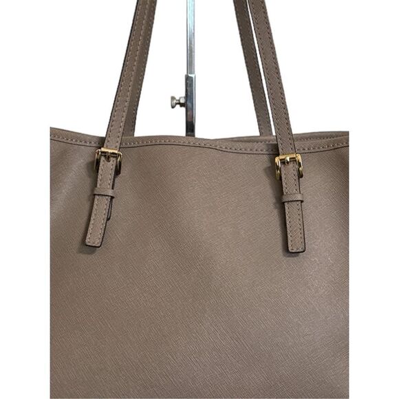 MICHAEL Michael Kors Women's Beige Jet Set Logo Buckle Strap Shoulder Tote Bag - Picture 4 of 16